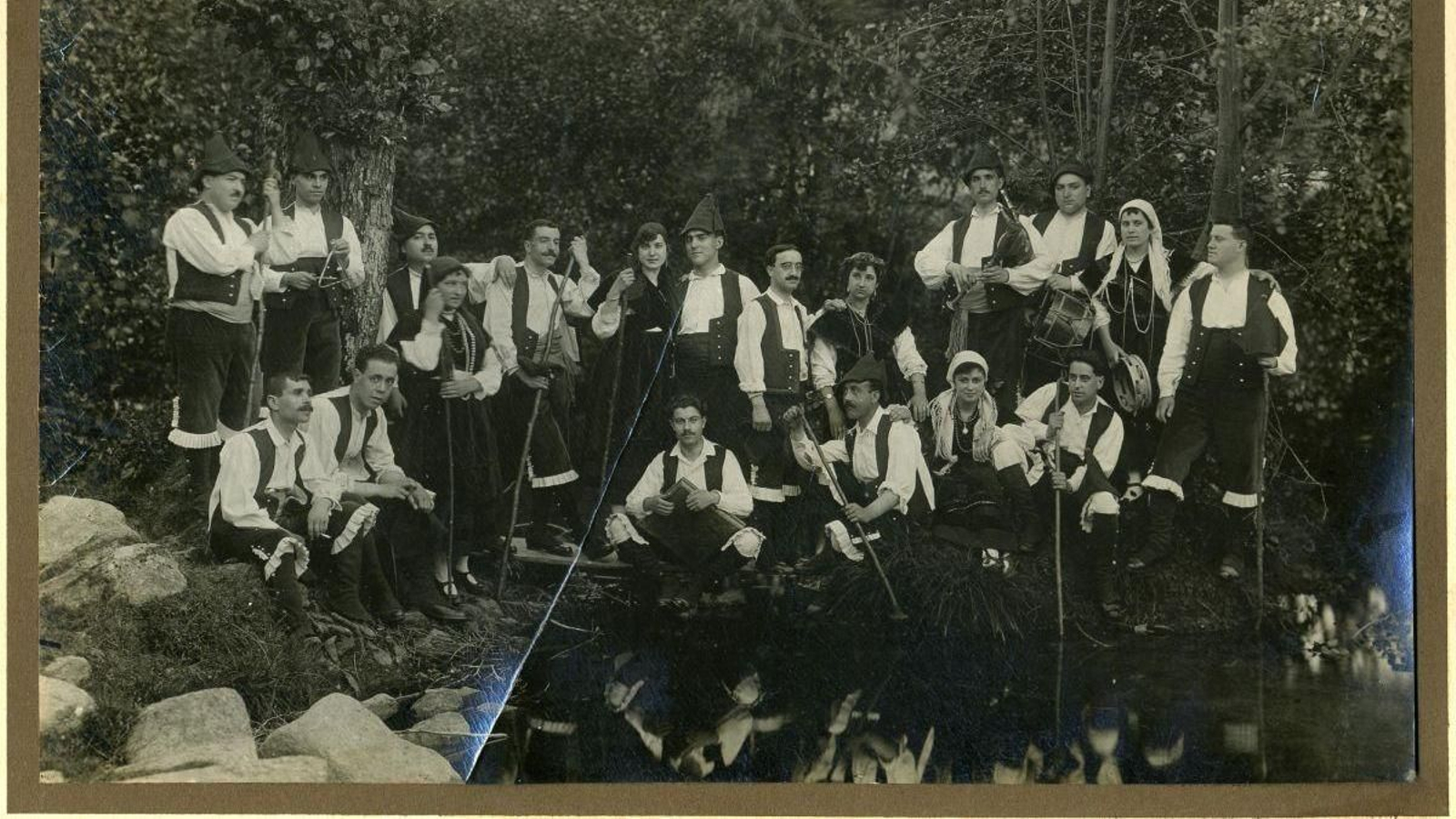 Primeira formación do Coro De Ruada (1919).