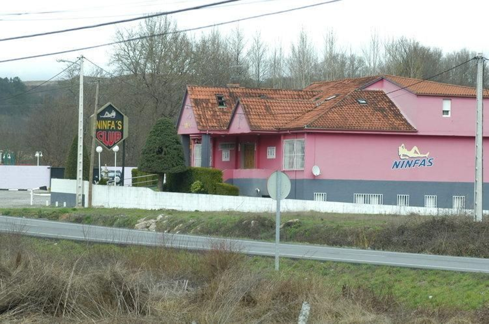 Exterior del club Ninfas, situado en Listanco (Maside), en una imagen de archivo.