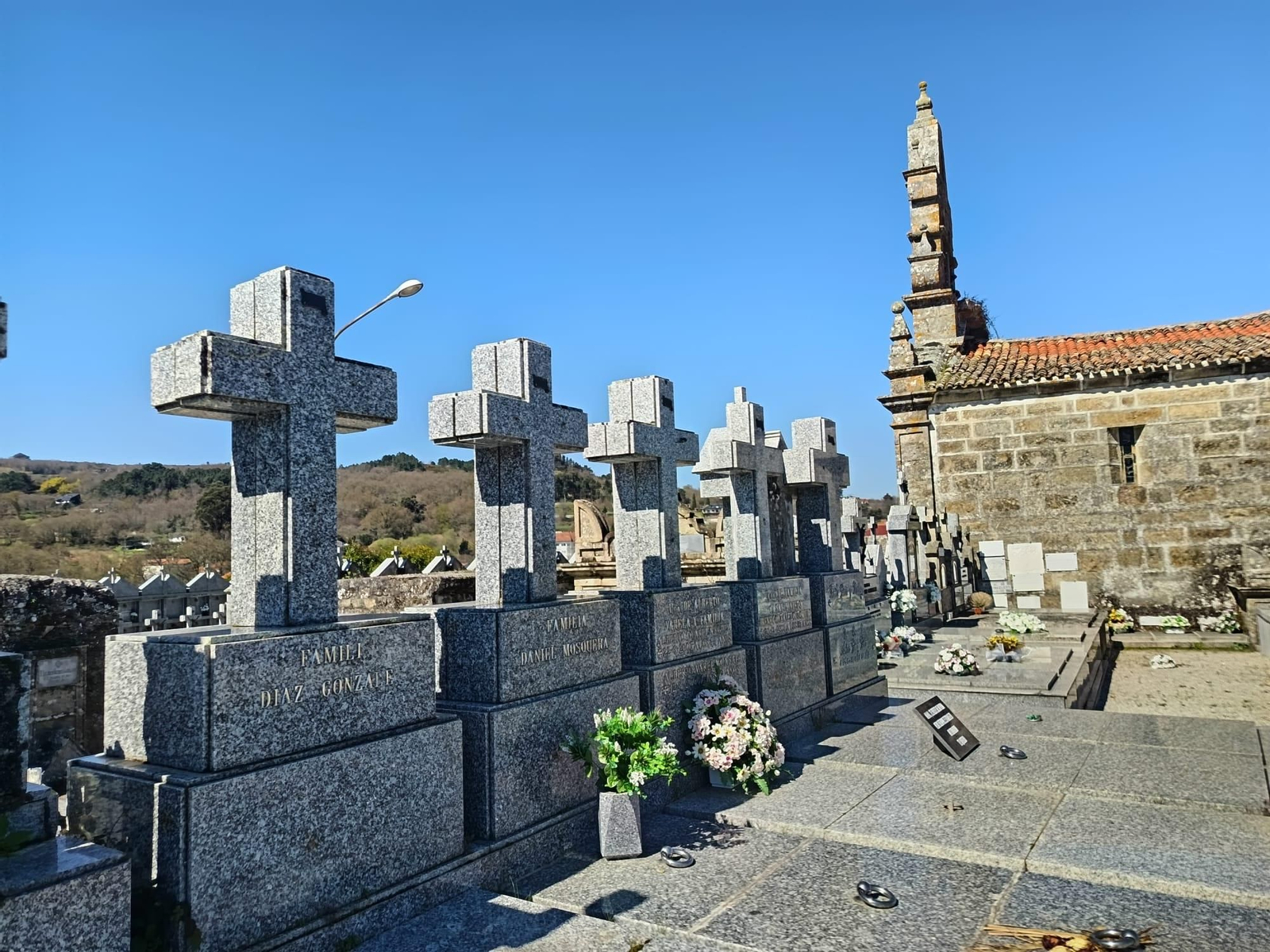 Galería | Así se encuentran los cementerios de Ourense tras ser saqueados