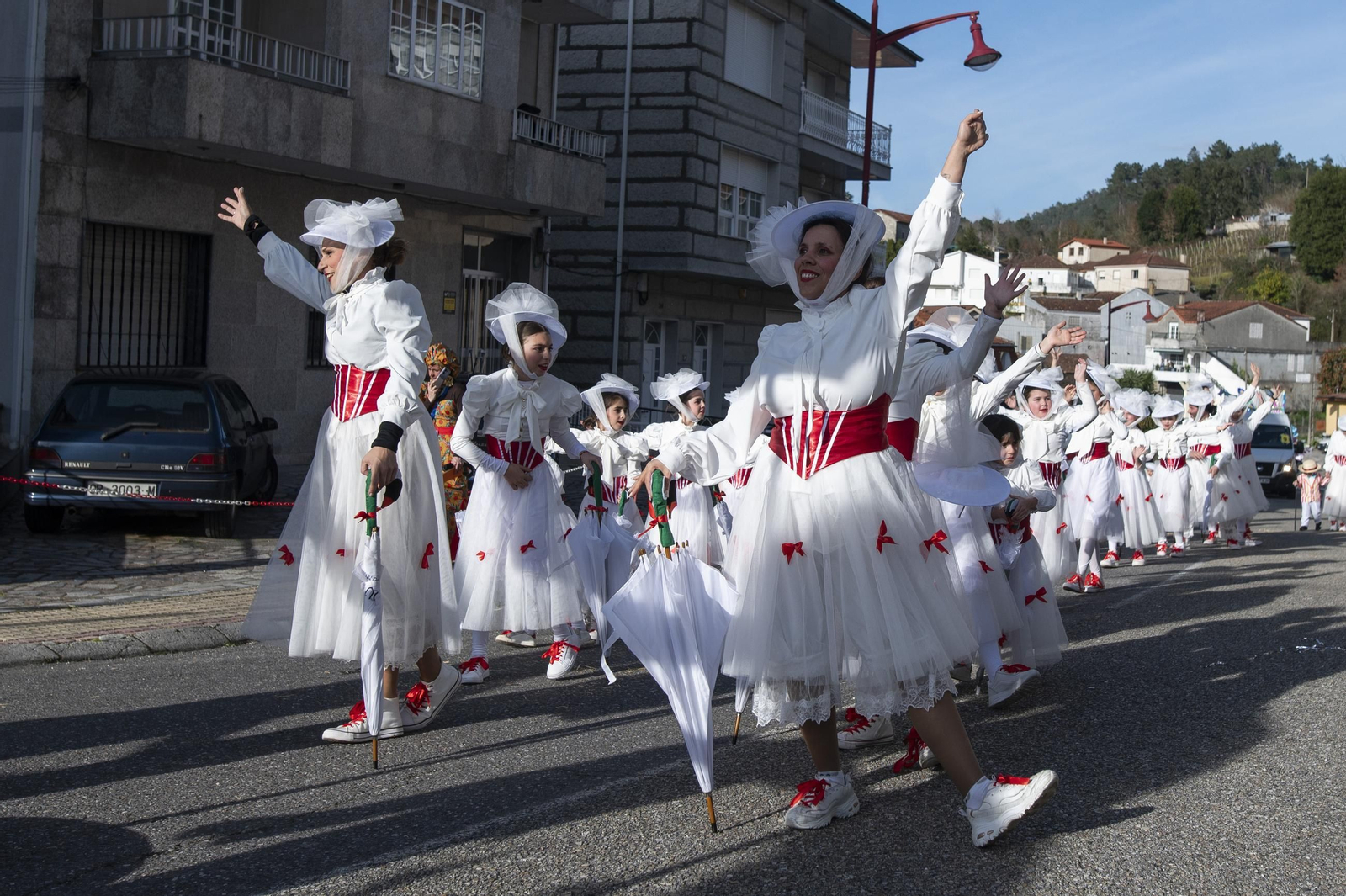 Galería | O Zamaruco dixo adeus ao Entroido en Cortegada o Entroido coas súas comparsas