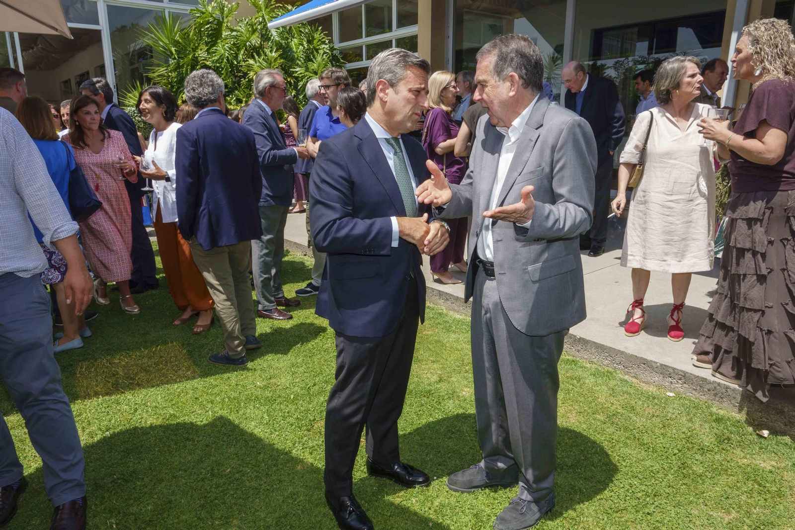 Galería | Emotiva despedida en Vigo al exjuez decano Germán Serrano