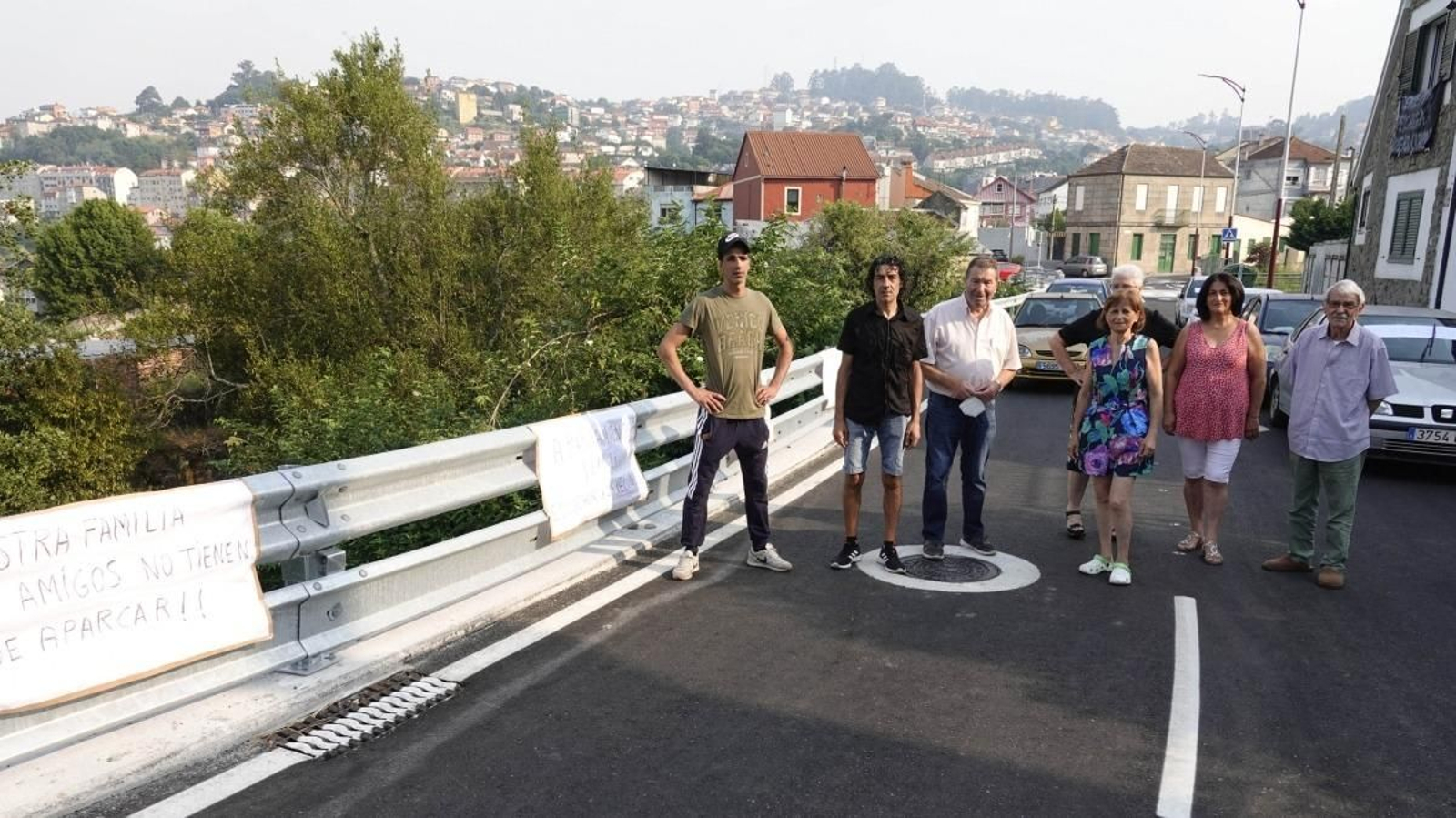 Protestas ayer de los vecinos de Severino Cobas.