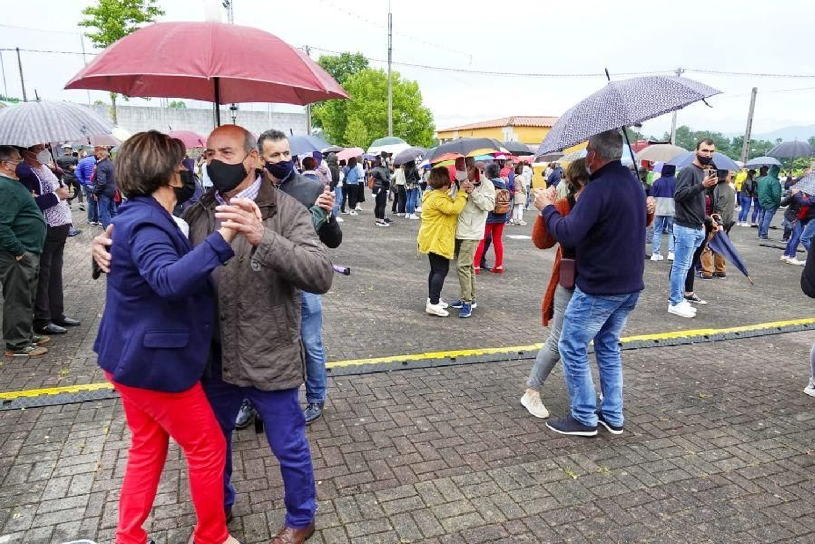 Tomiño vuelve a bailar en una verbena _ Vicente Alonso 23