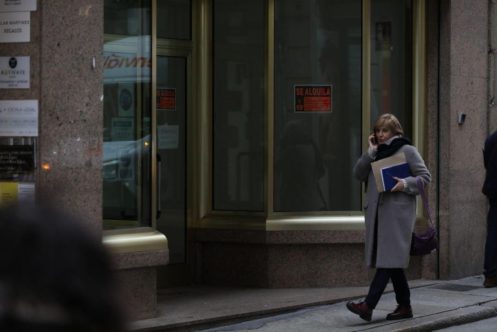 Un cartel de “se alquila” en la rúa Santo Domingo de la ciudad