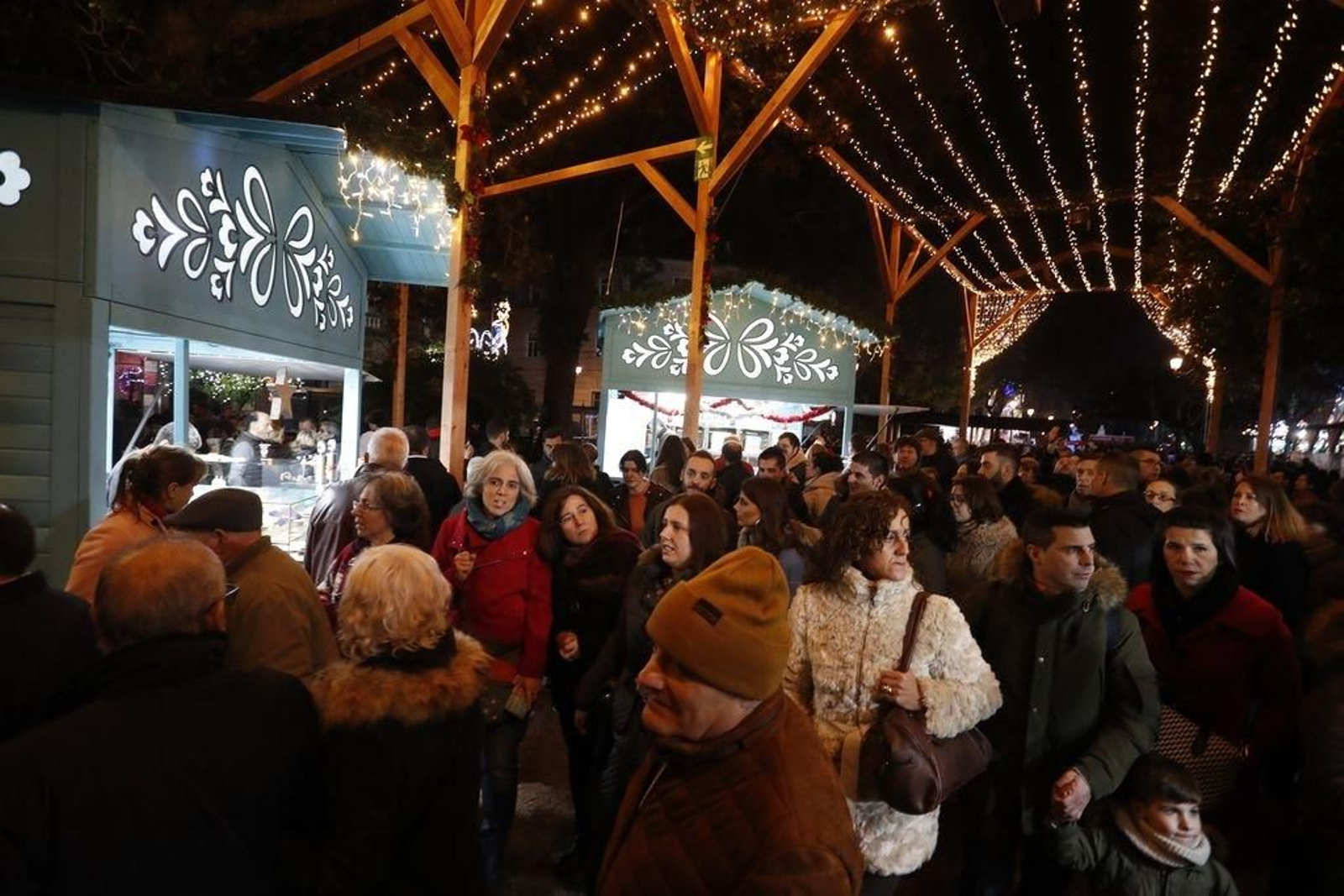 Los turistas invaden Vigo en el Puente102