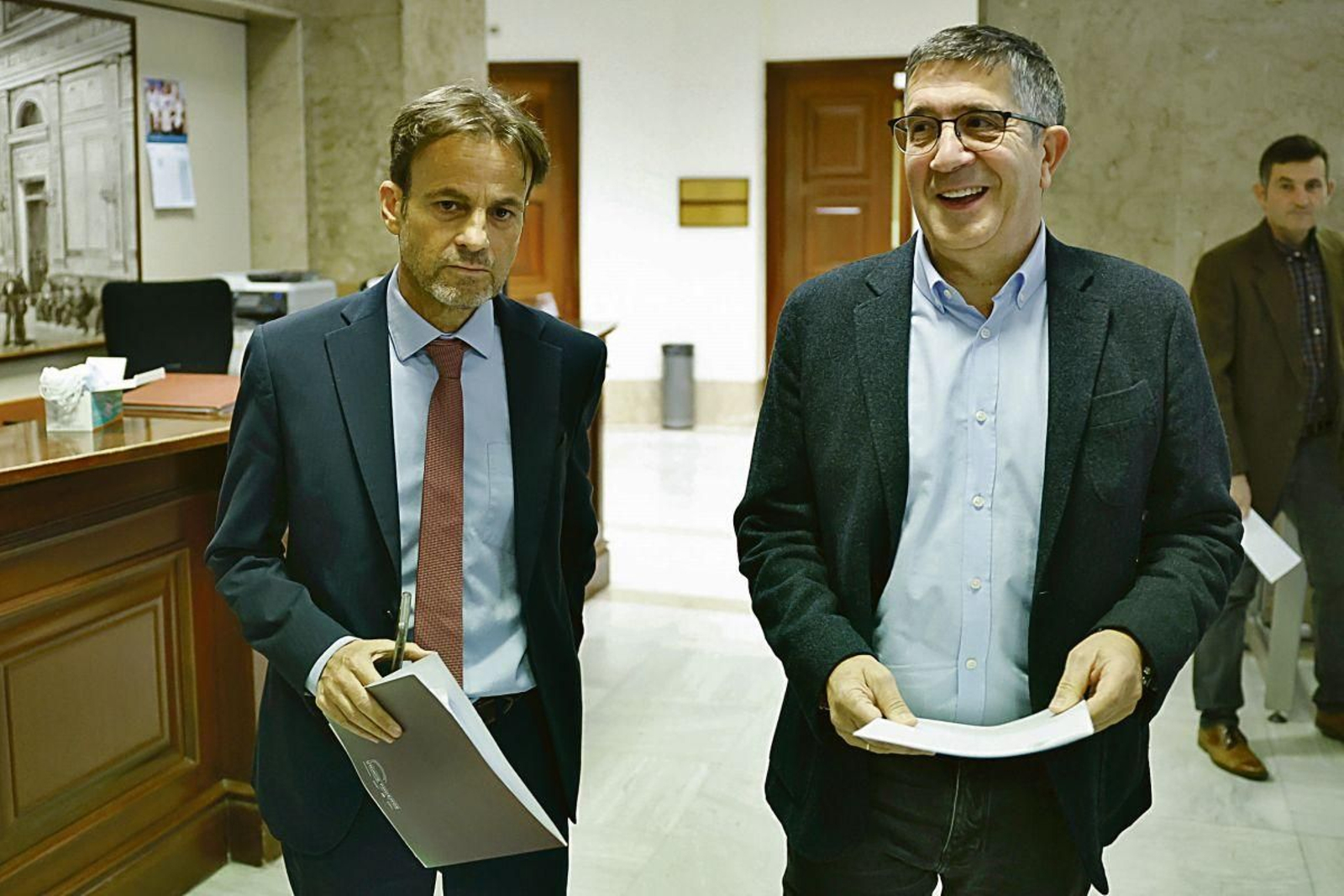 Asens y López, tras la presentación de la iniciativa en el registro del Cogreso.