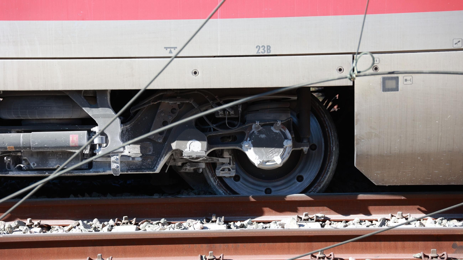 Uno de los vagones del tren Iryo que descarriló, a 20 de enero de 2026, en Adamuz, Córdoba.