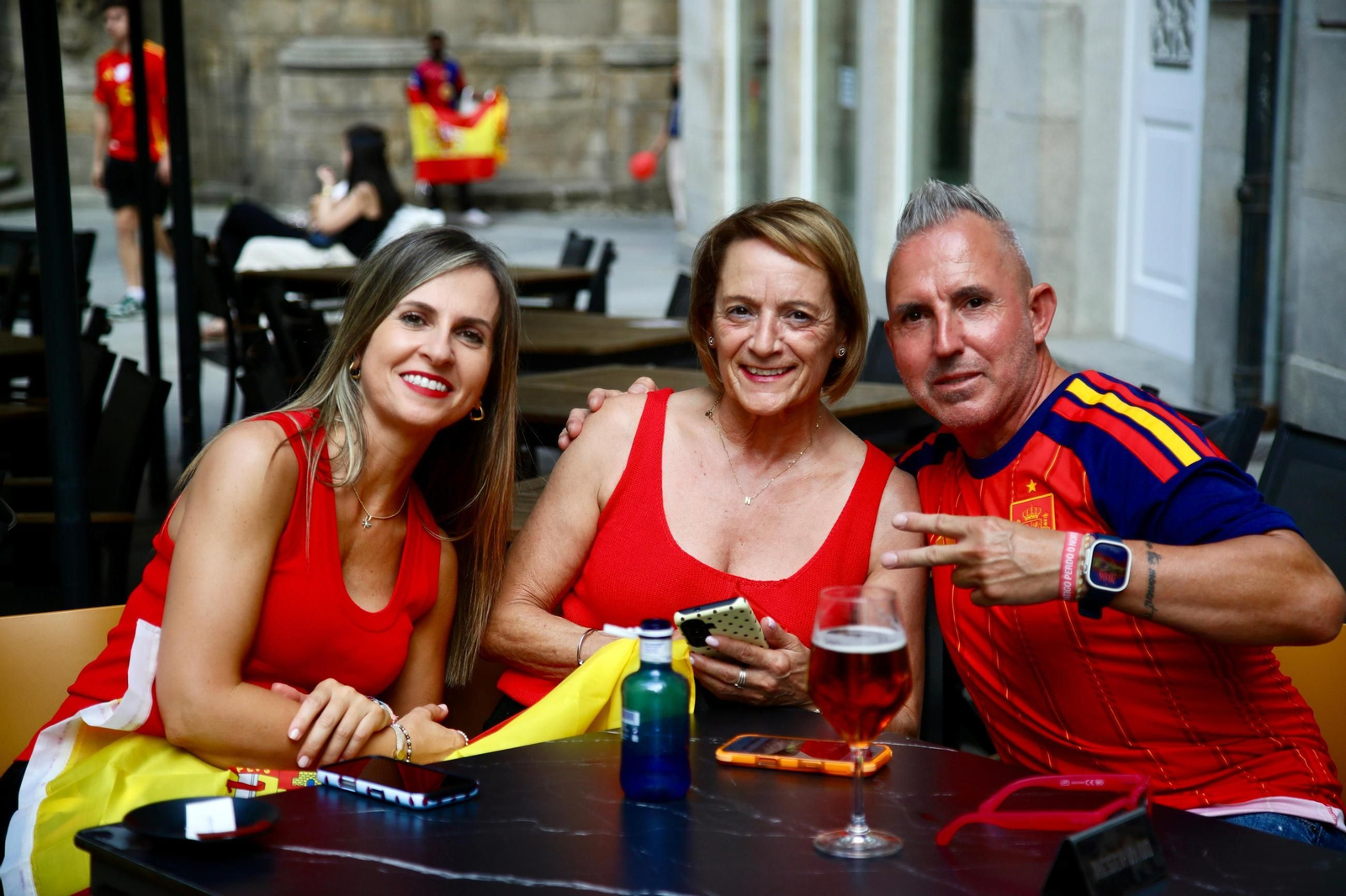 Galería | La provincia de Ourense se tiñe de rojo para apoyar a España en la final del Mundial