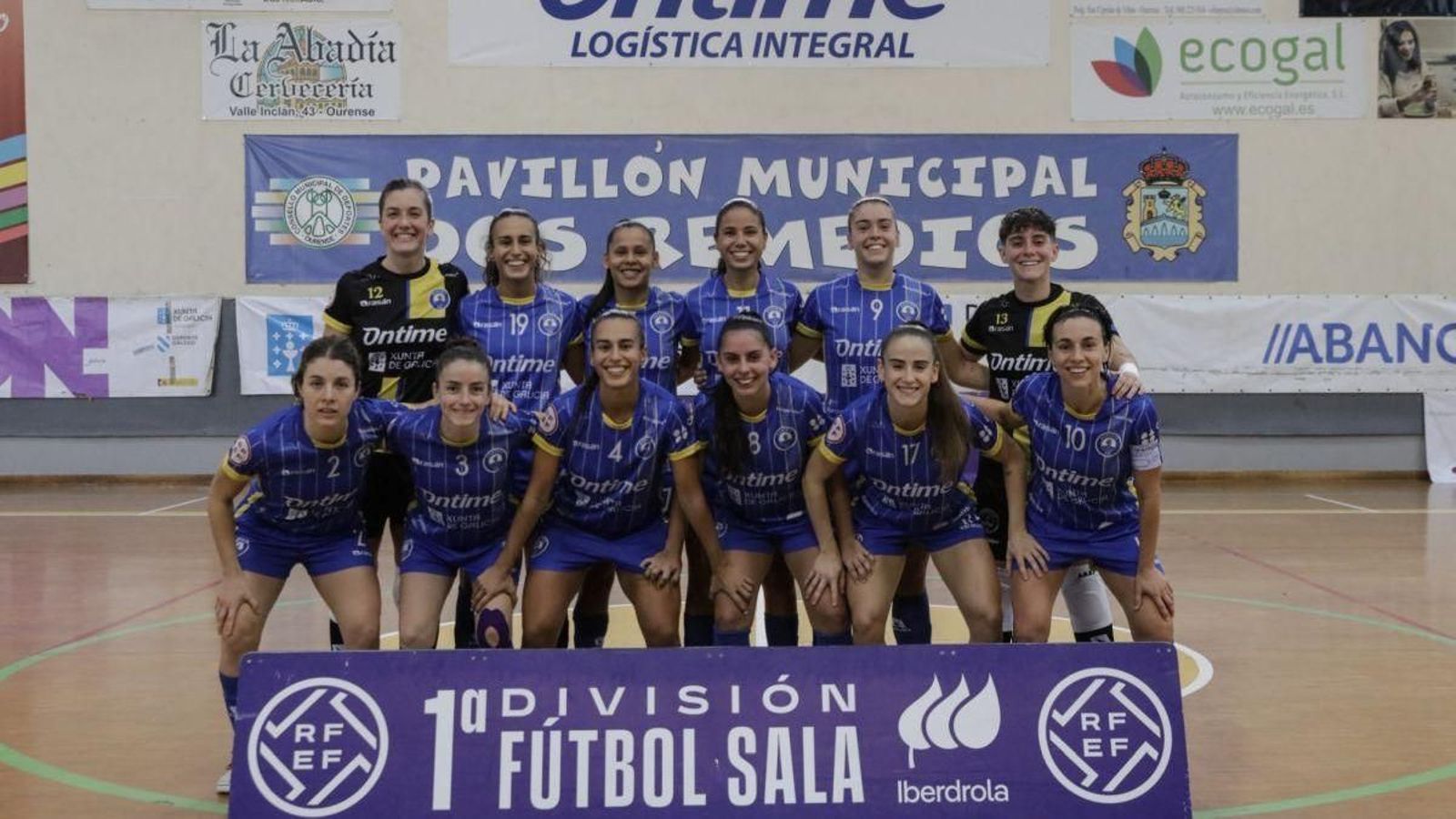 La plantilla del Ourense Ontime 2025-2026, antes de uno de los partidos de la liga recién finalizada.