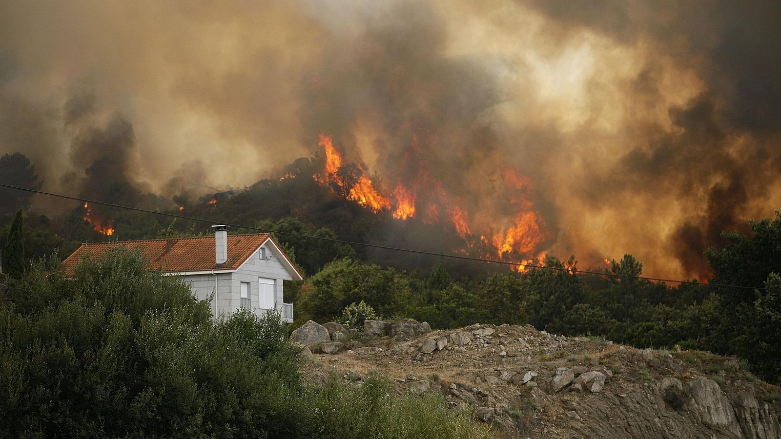 Galería | El fuego rodea Ourense
