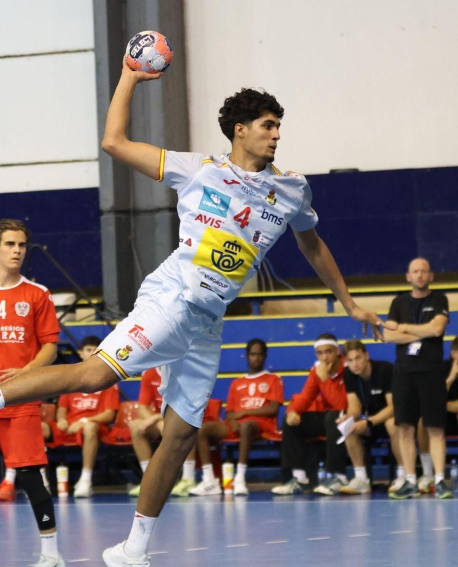 El jugador del Cangas William Thompson, anotando uno de sus goles en el partido contra Austria.