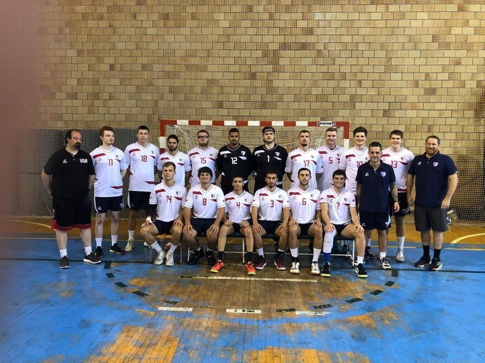 El equipo norteamericano lleva varios días hospedado en Vigo y está ansioso por debutar frente a España.