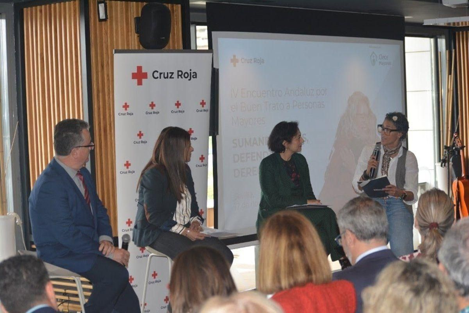 Un momento del debate organizado por Cruz Roja.