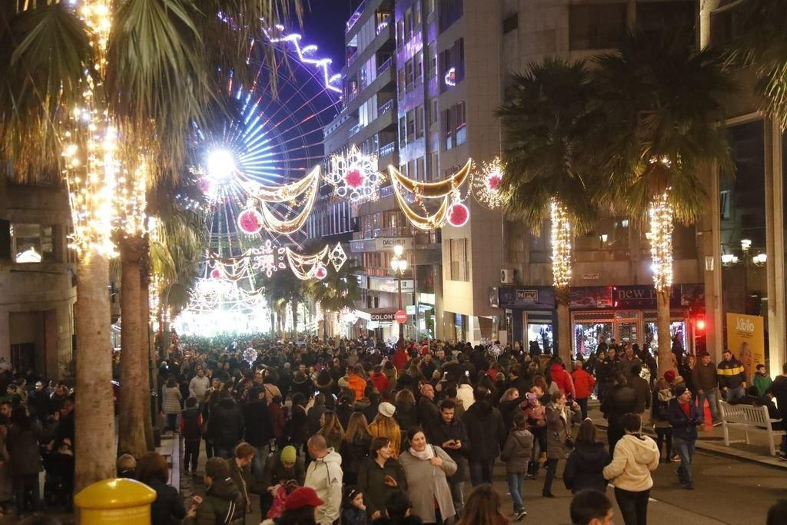Los turistas invaden Vigo en el Puente184