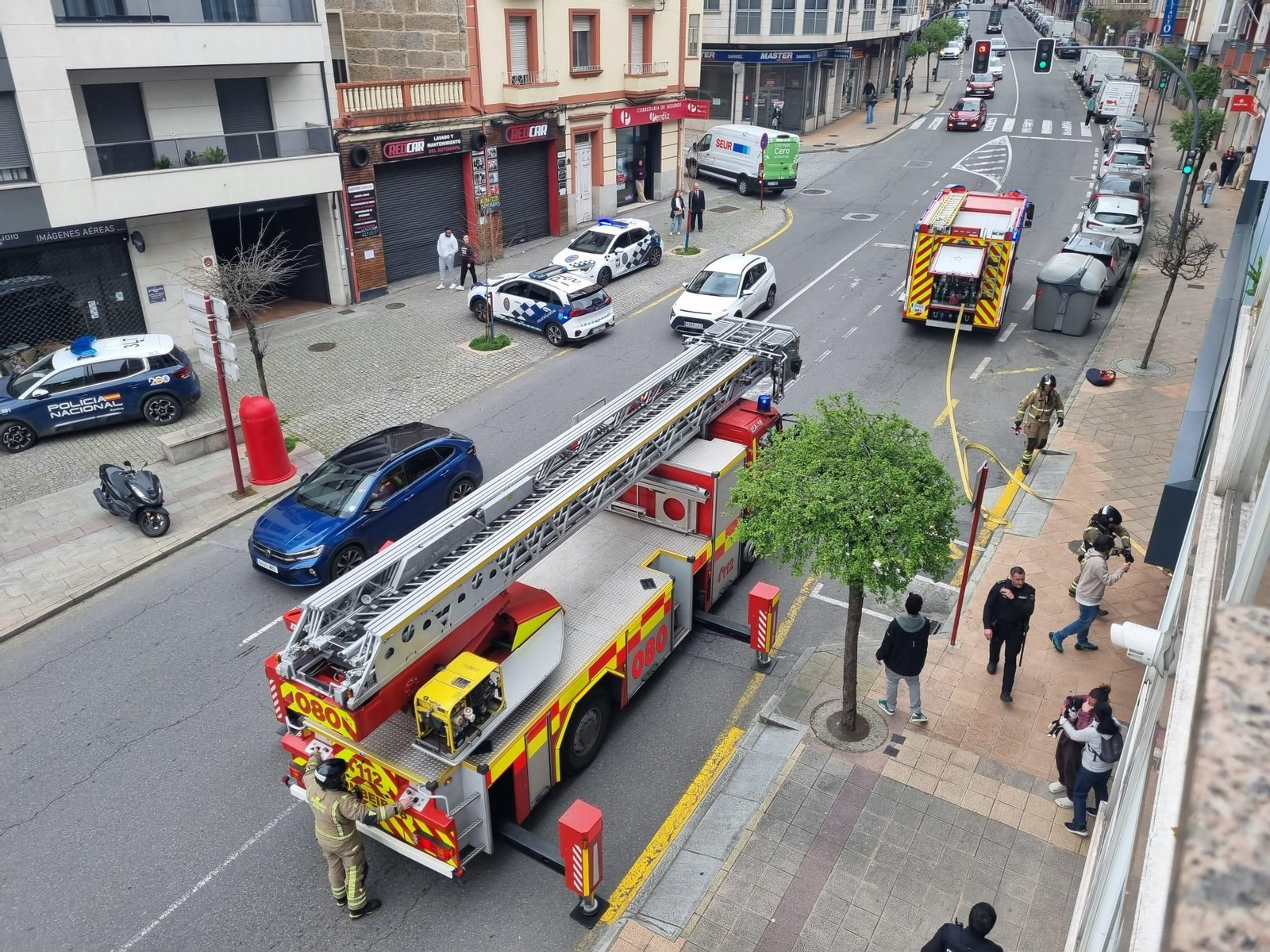 Bomberos de Ourense, Policía Local y Nacional en el lugar de los hechos.