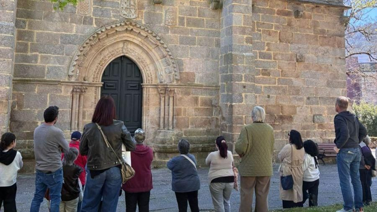 Visita de “A arte dos monumentos” en la iglesia de San Domingos, en Ribadavia.