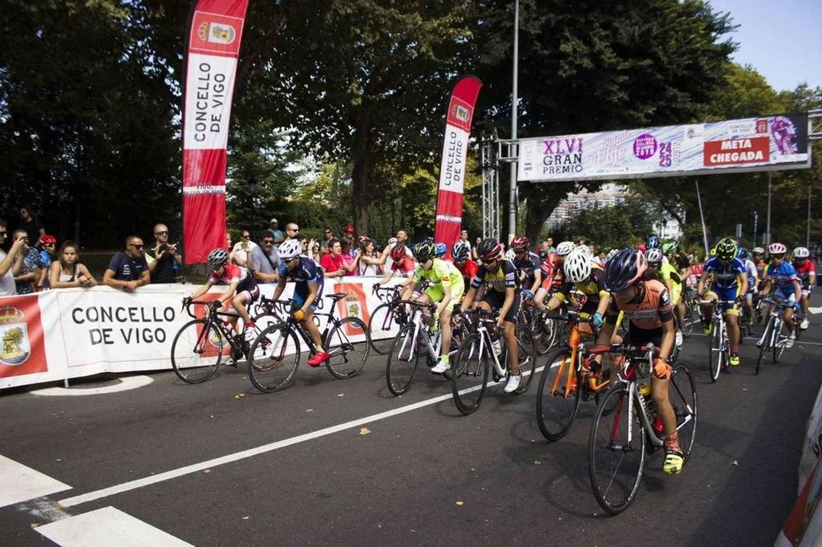El Gran Premio Cidade de Vigo reúne a corredores élite y también a las categorías inferiores.