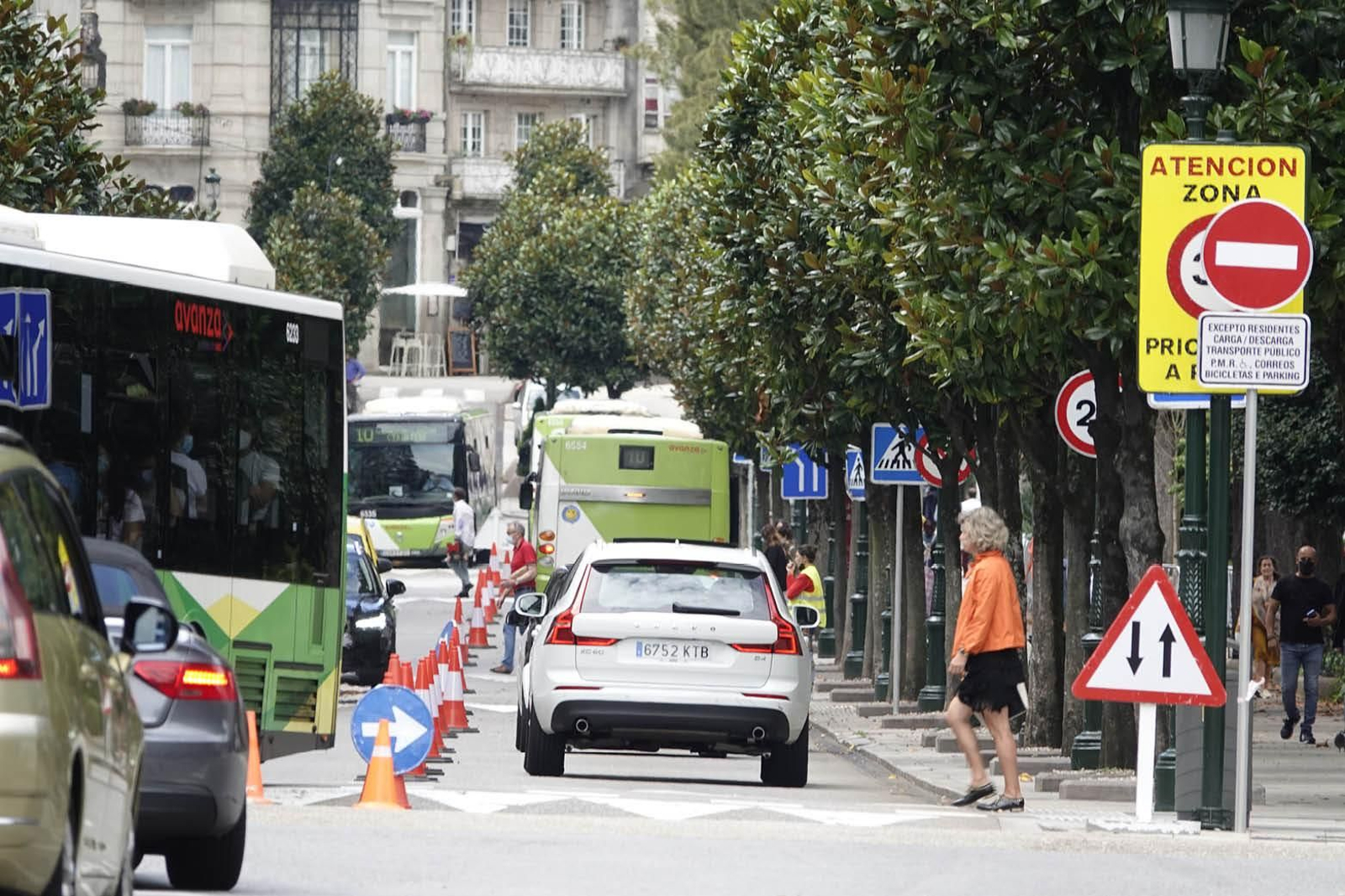 El tráfico en el entorno de la Alameda se vio ayer alterado por el rodaje de ‘Un hombre de acción’.