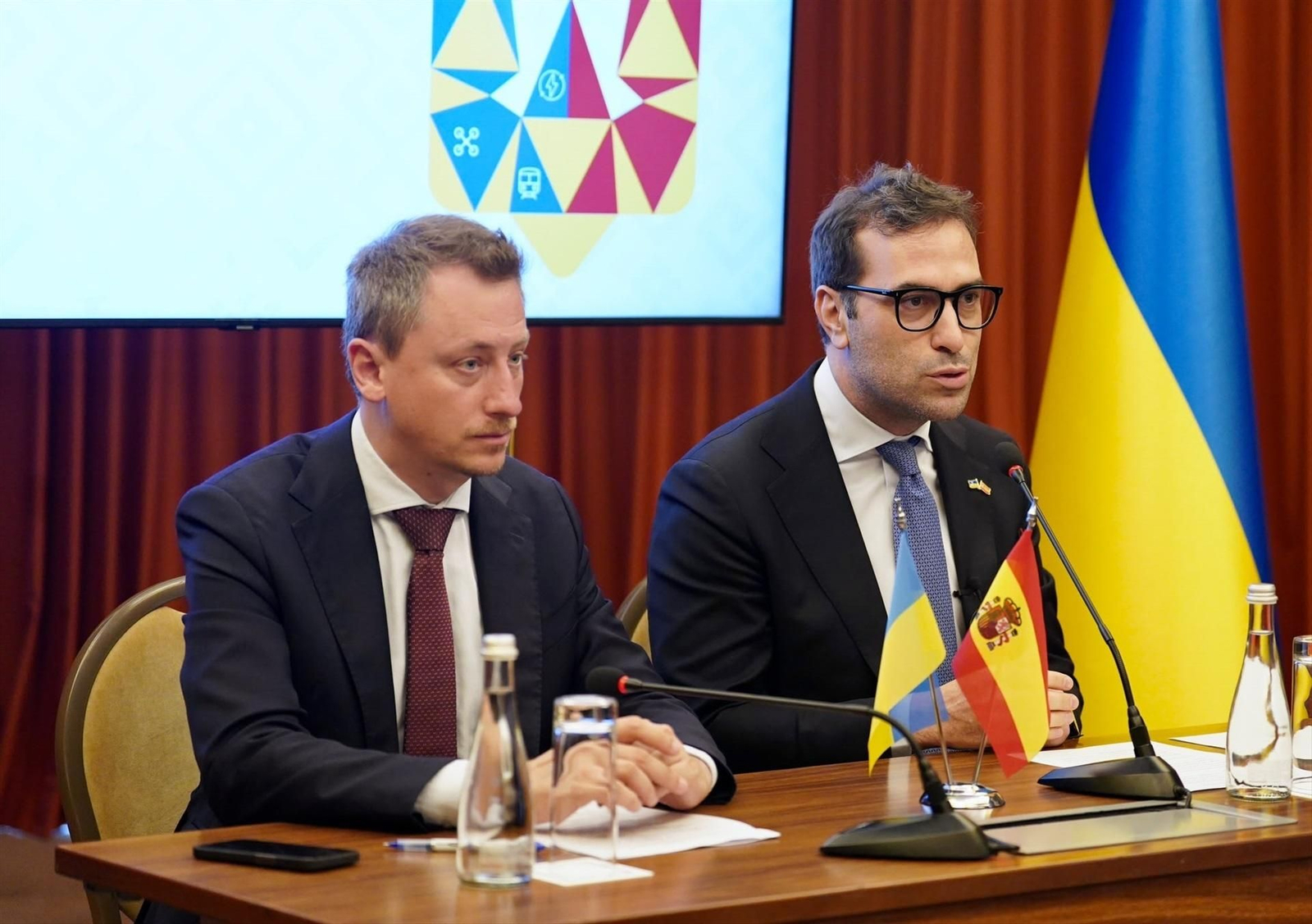 El ministro ucraniano de Economía, Medio Ambiente y Agricultura, Oleksii Sobolev, y El vicepresidente primero y ministro de Economía, Comercio y Empresa, Carlos Cuerpo.