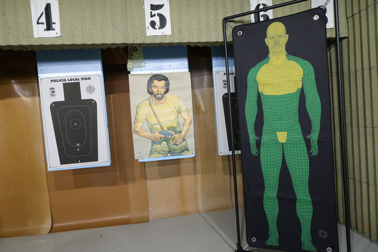 Galería | Niños y mayores descubren el trabajo de la Policía Local de Vigo