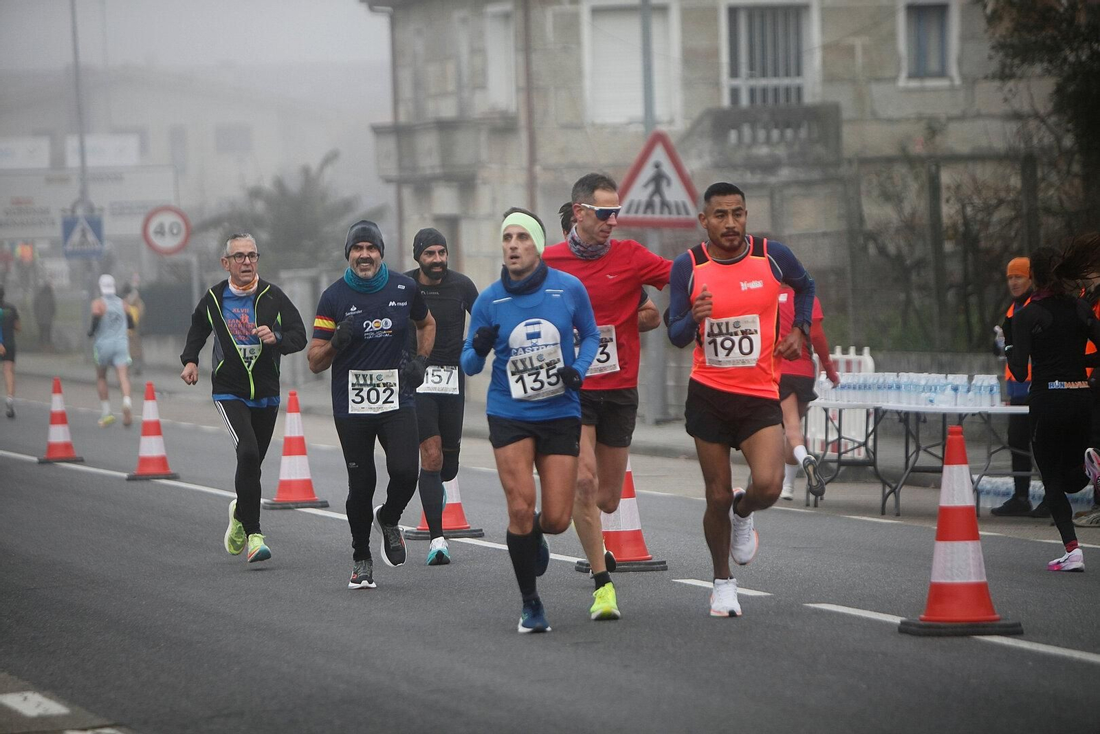 Atletas dando lo todo a pesar del frío.