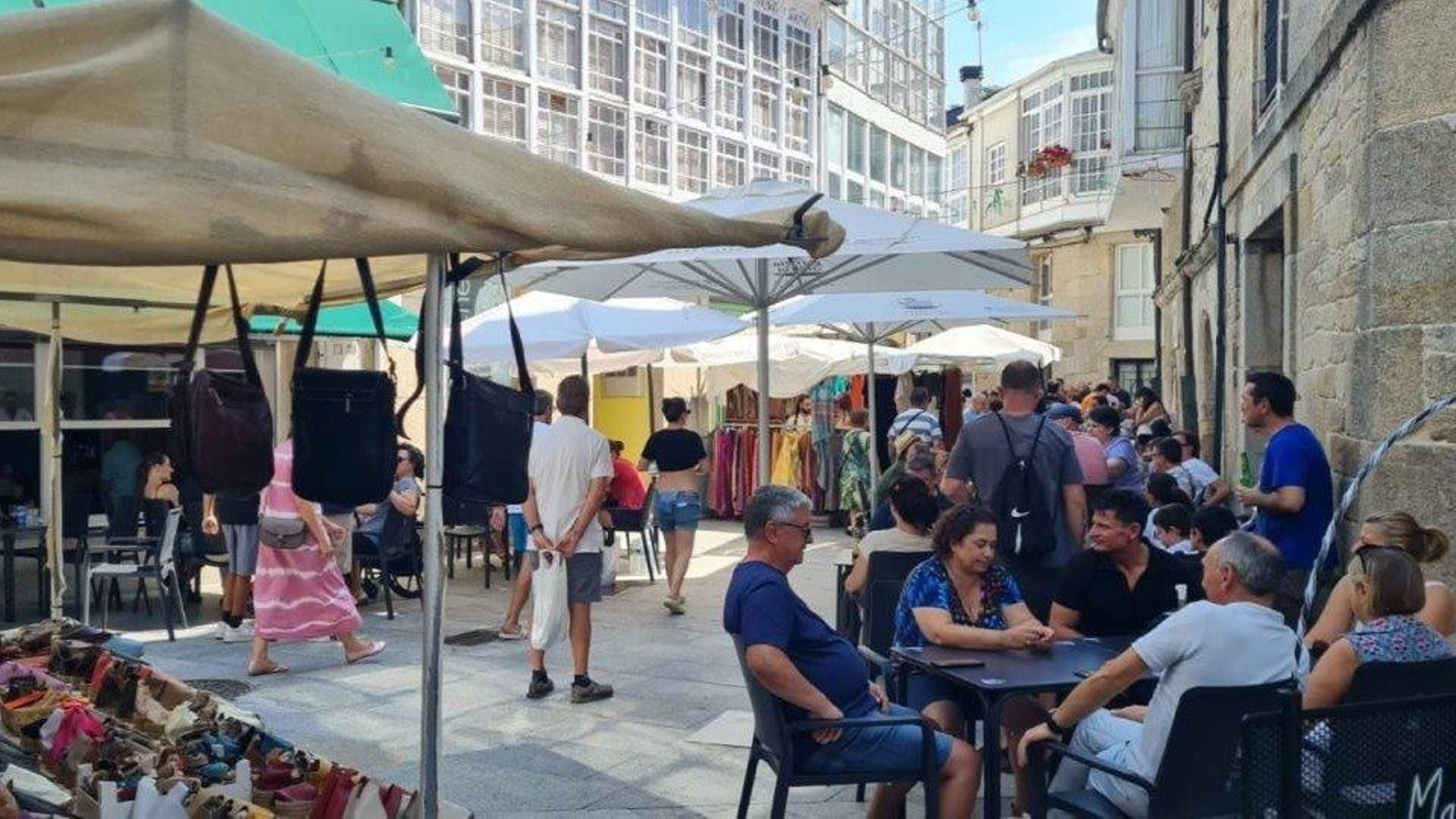 Ambiente de mercado, onte en Pobra de Trives.