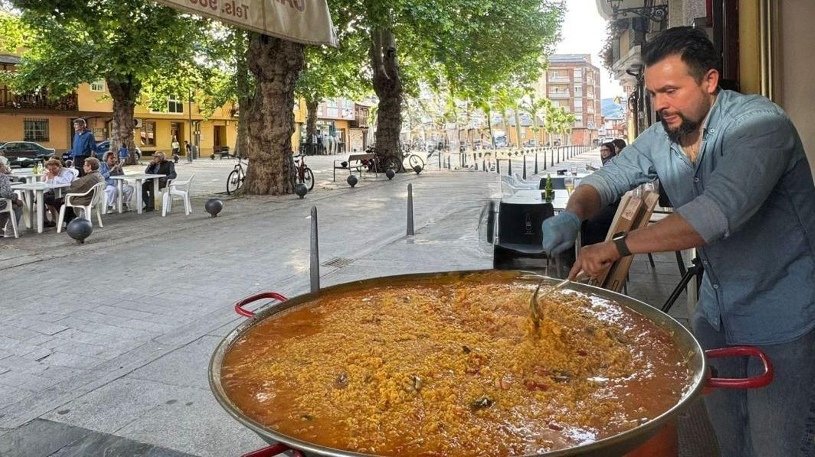 Freddy Ramírez durante la última paella del San Cristóbal.