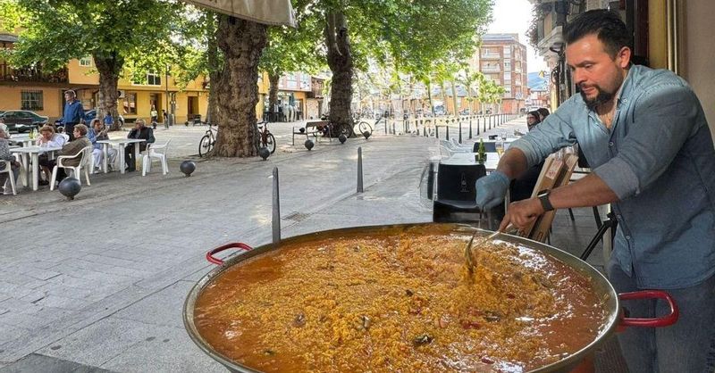 Comidas y una deliciosa paella popular en el San Cristóbal de O Barco