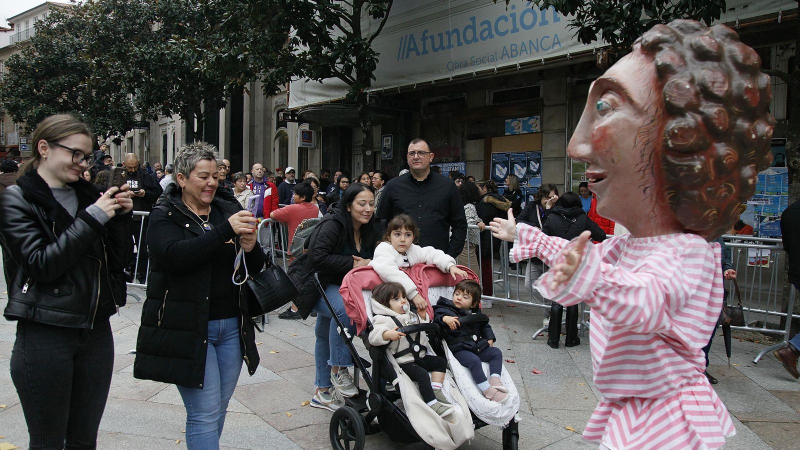 Galería | Cabezudos, castañas y bollo preñado para disfrutar de los magostos en la ciudad