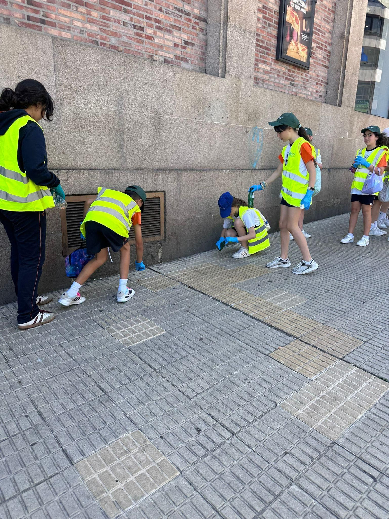 Recogida de colillas de Ecovigilantes