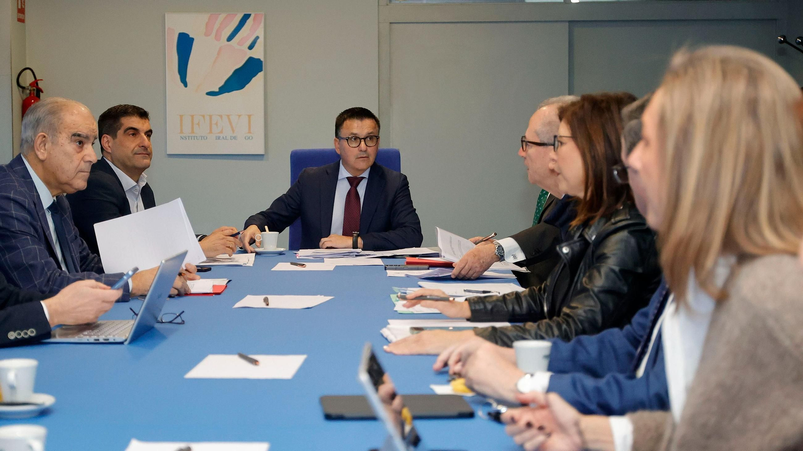 Imagen de la reunión del patronato del Ifevi, presidido por José González, que tuvo lugar ayer en Vigo.