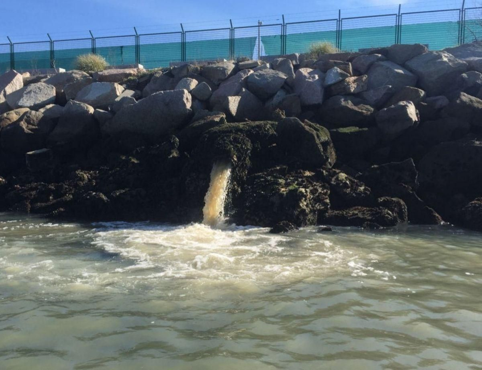 El supuesto vertido de aguas fecales desembocando en la Ría de Vigo.