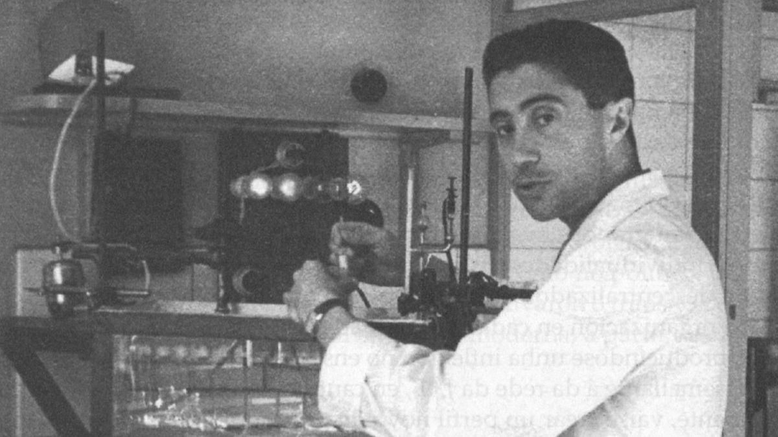 Calvet, en uno de los laboratorios de Zeltia.