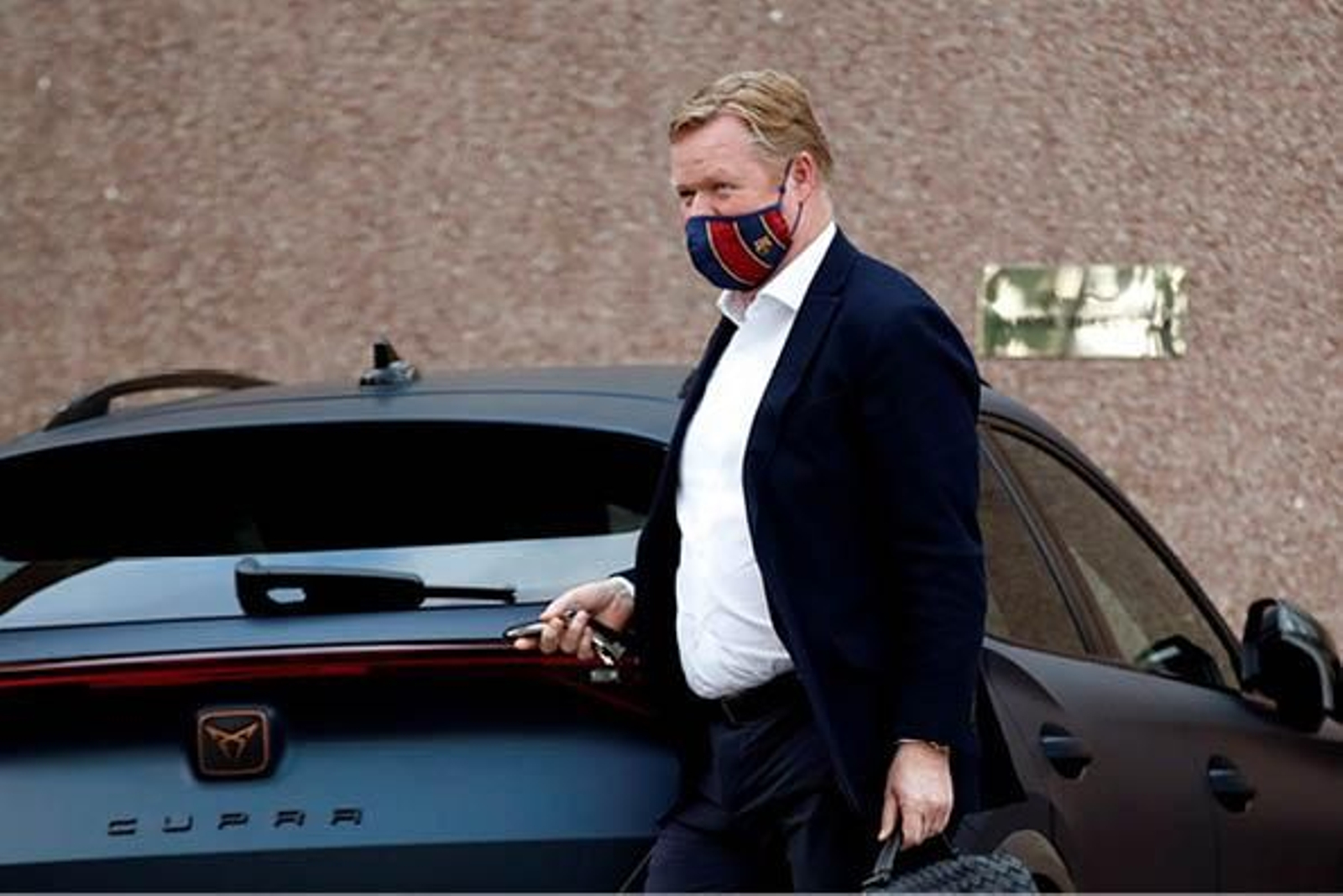 Ronald Koeman, tras la reunión en la que se selló su continuidad.