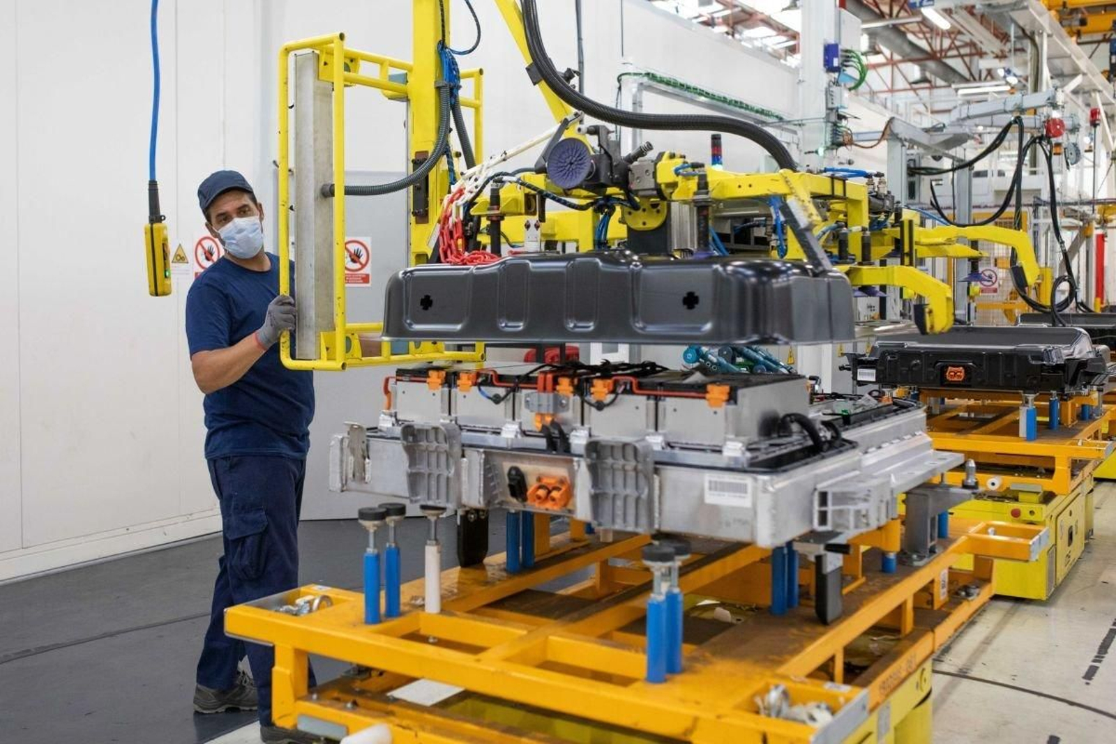 La automoción es el sector que más ayudas recibe del programa Fábrica Inteligente y Sostenible.