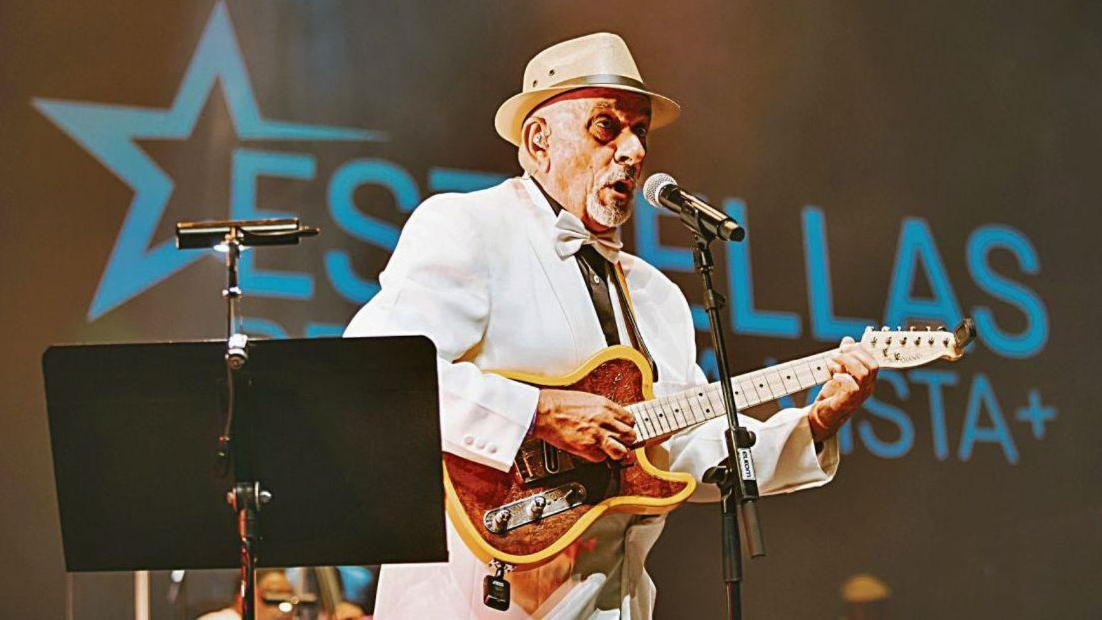 Pancho Amat, durante una actuación de la gira.