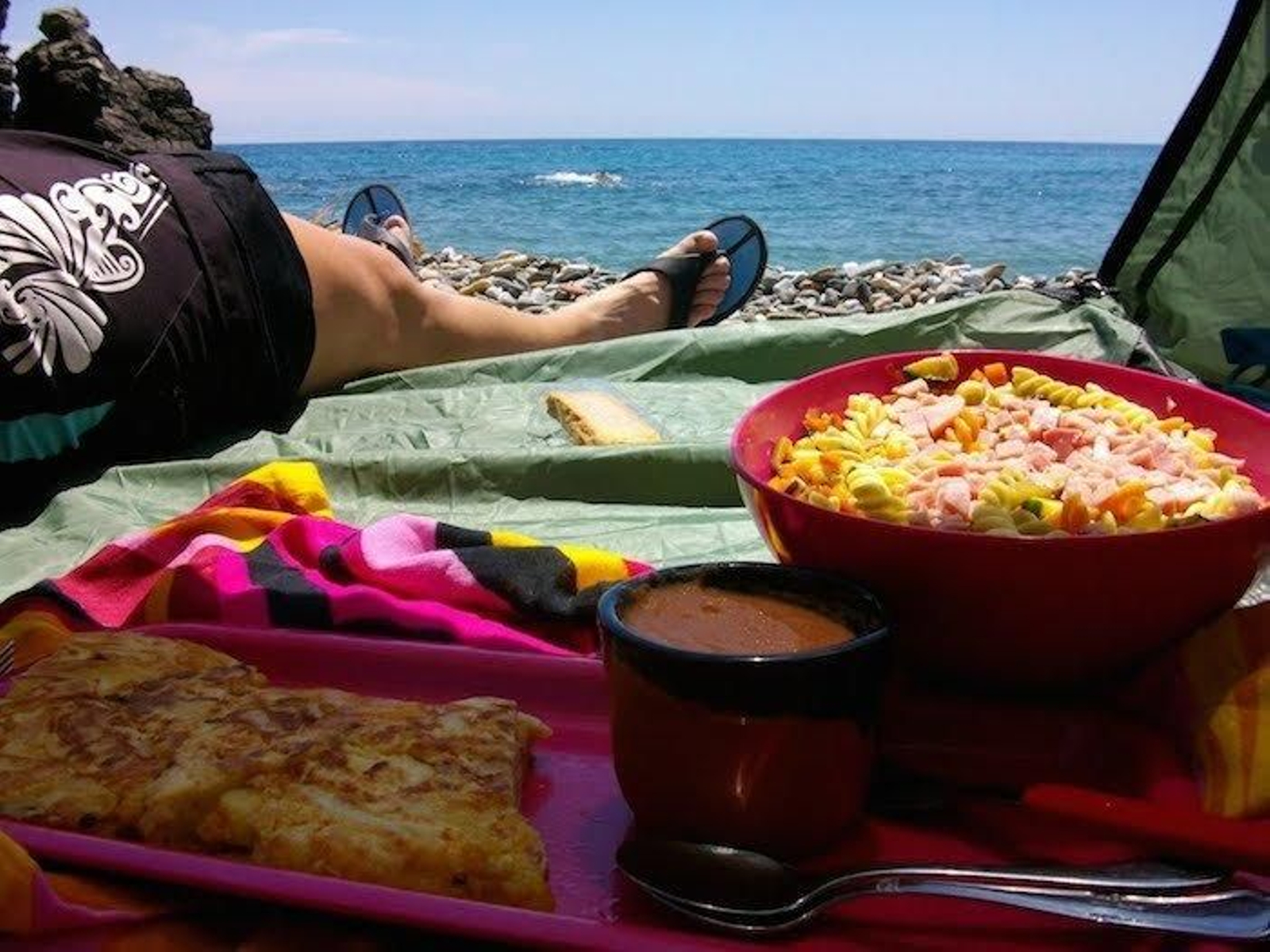 La comida en la playa no debe ser pesada.