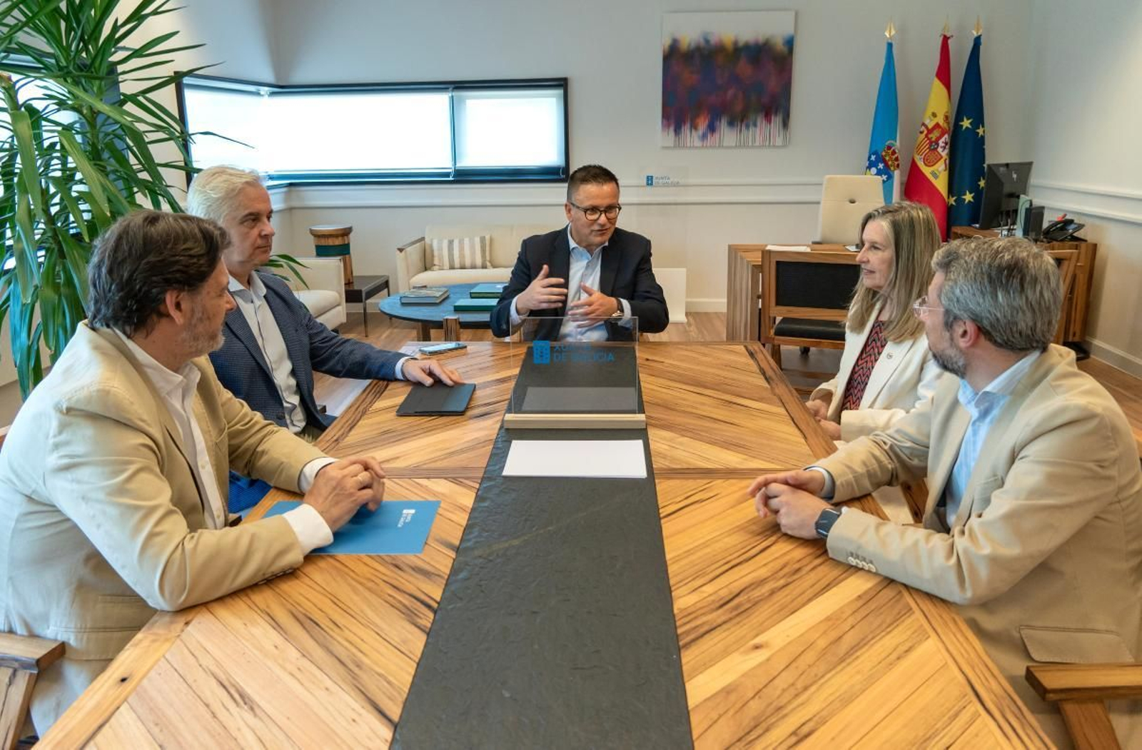 Encuentro del conselleiro y el secretario xeral con los delegados de Argentina y Uruguay