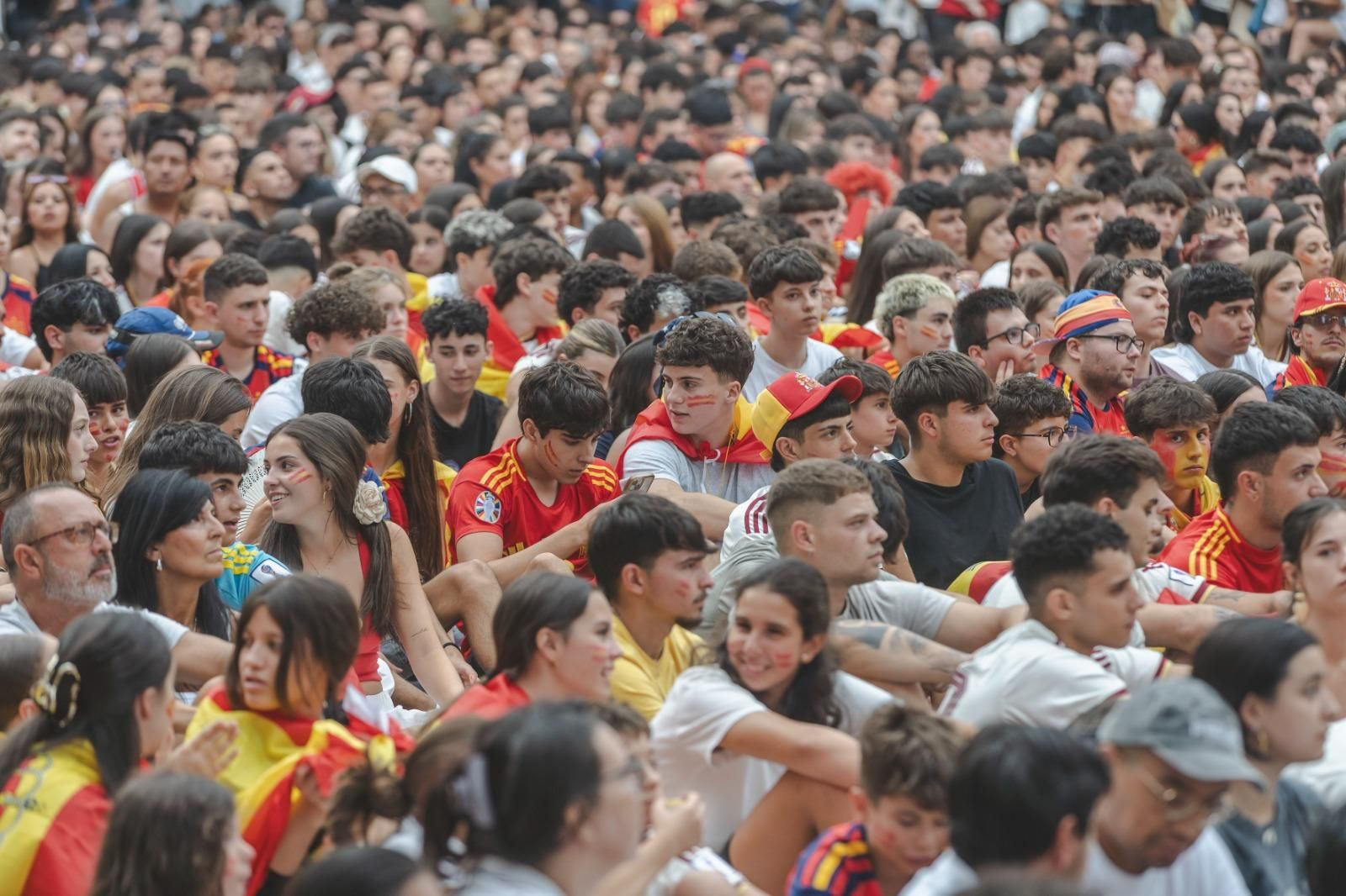 Galería | La ilusión por España tiñe de rojo la provincia de Ourense en la semifinal, en fotos