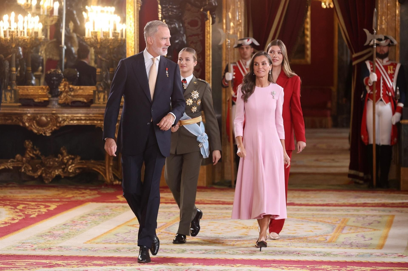 Galería | Los reyes, la princesa Leonor y la infanta Sofía presiden la recepción del 12 de octubre