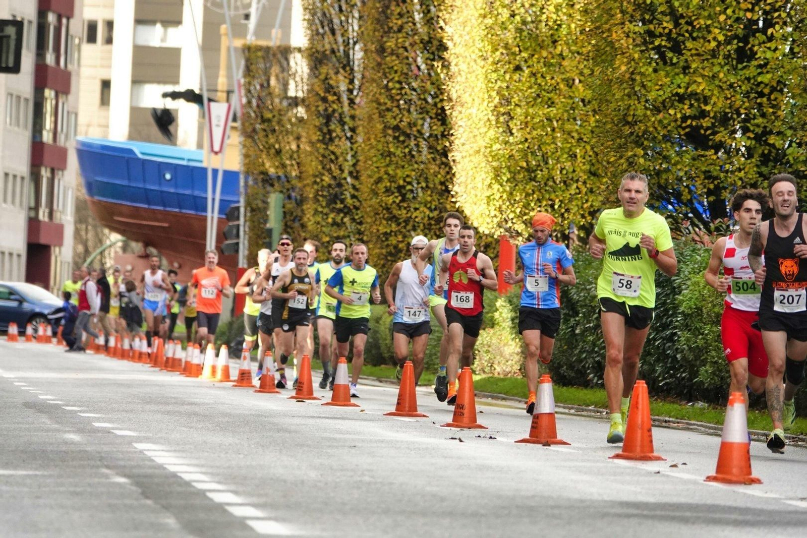 Corredores en la Vigo+11 en Coia.