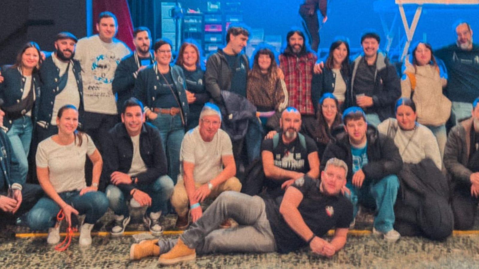 Todos los grupos participantes con los organizadores