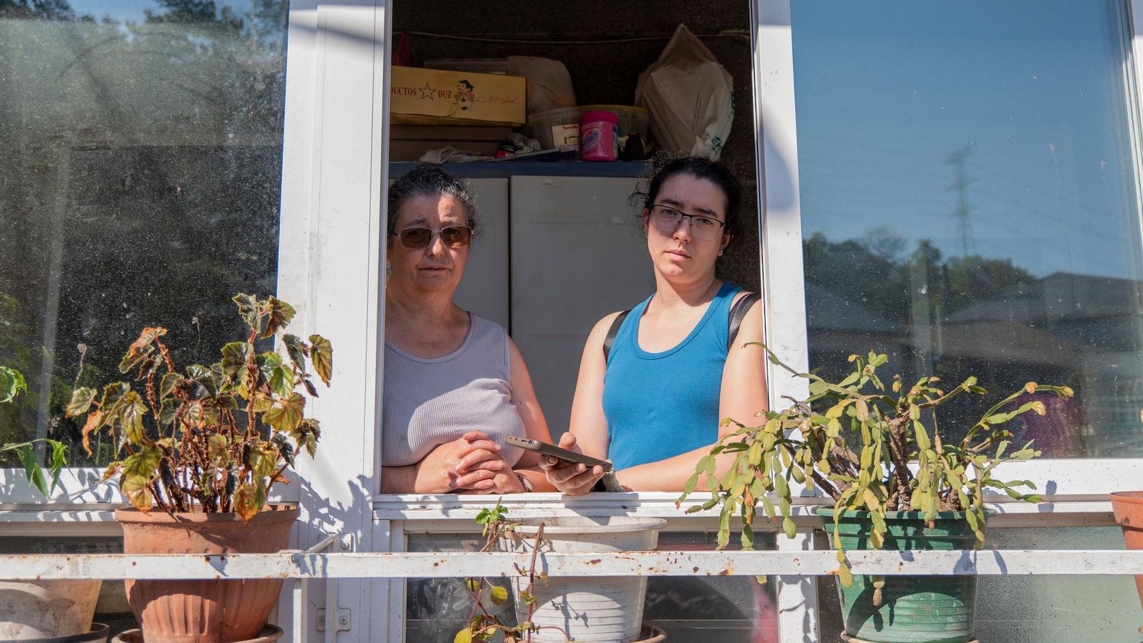 Nerea Carballo y Pili García, vecinas de A Bouza.