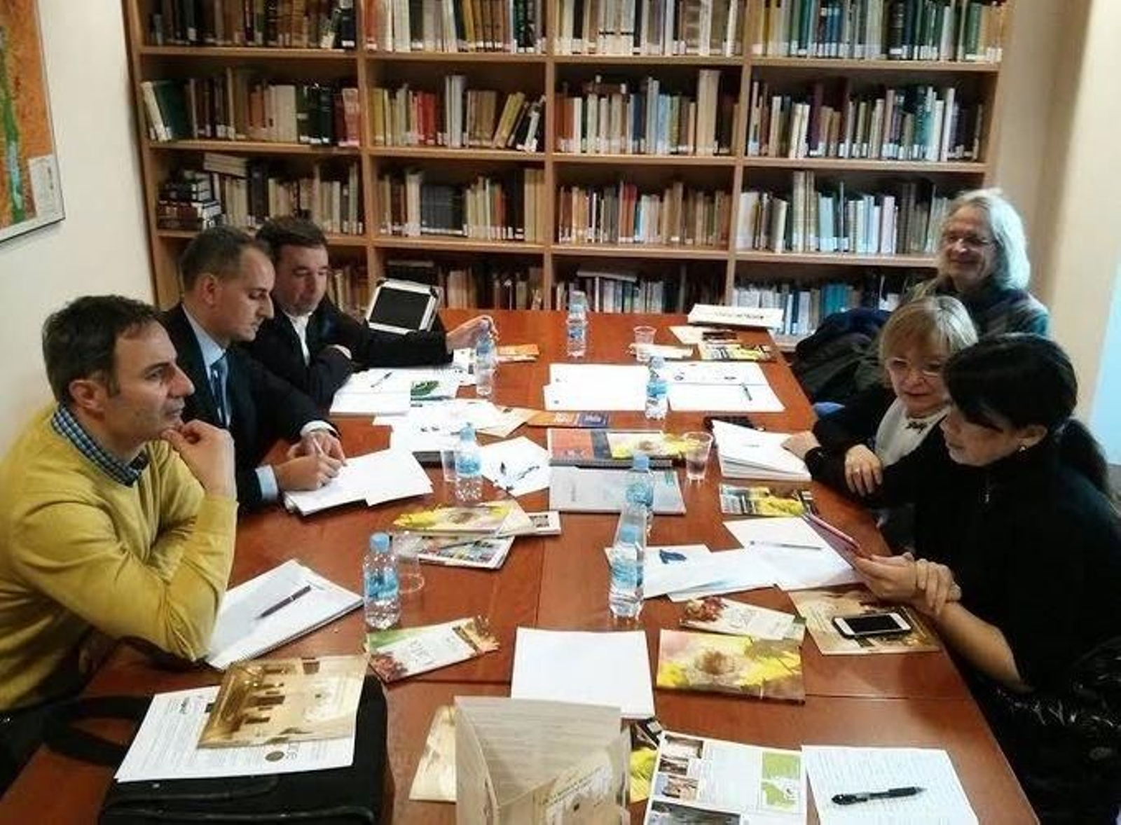Un momento de la reunión que celebraron en Girona los representantes de ambas redes.