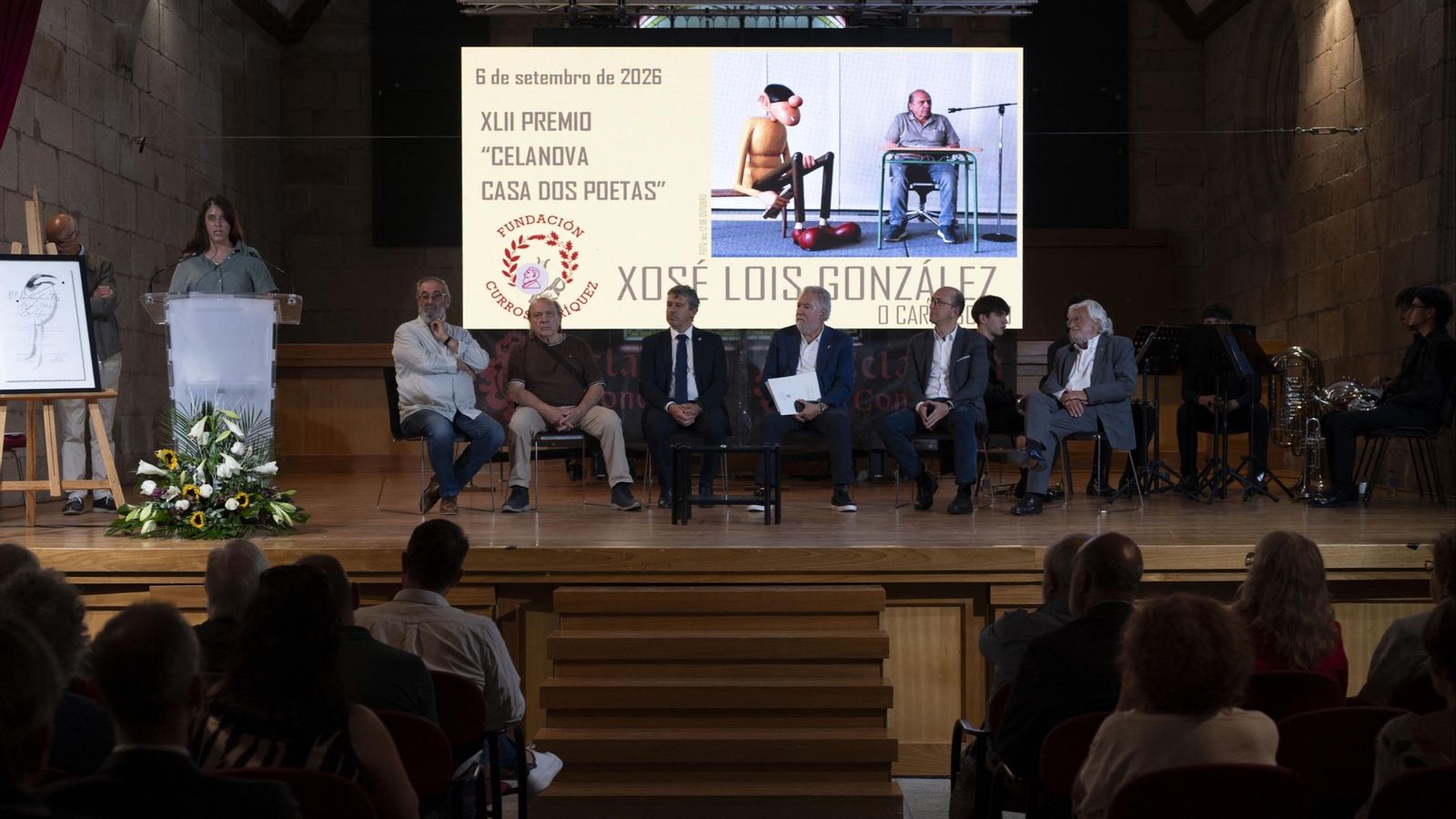 Paula Conde, directora da Casa dos Poetas da Fundación Curros Enríquez, leu a acta de concesión do premio.