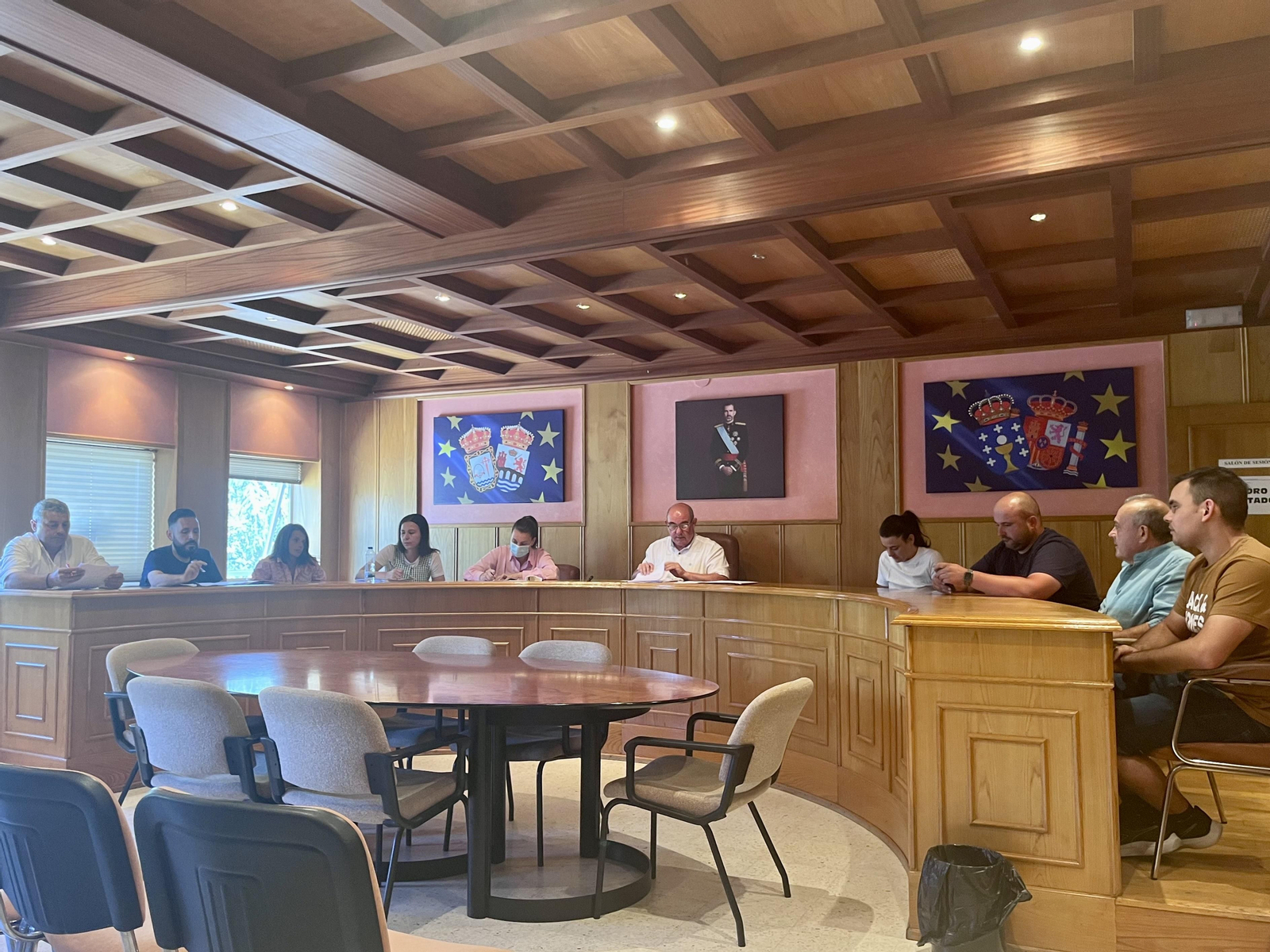 La nueva corporación del Concello de Laza.