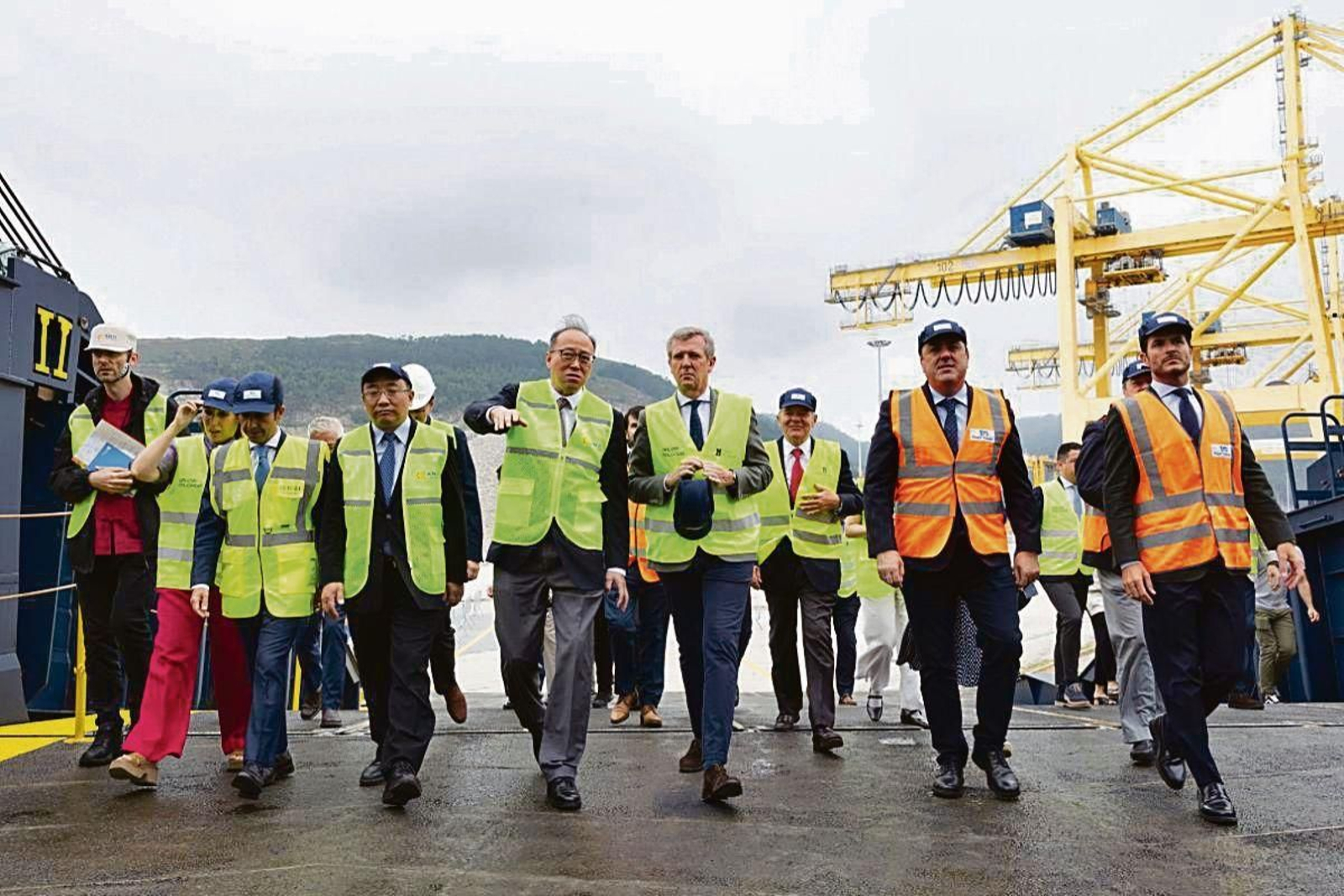 Rueda, con responsables de SAIC, a principios de mes en una visita a Ferrol.