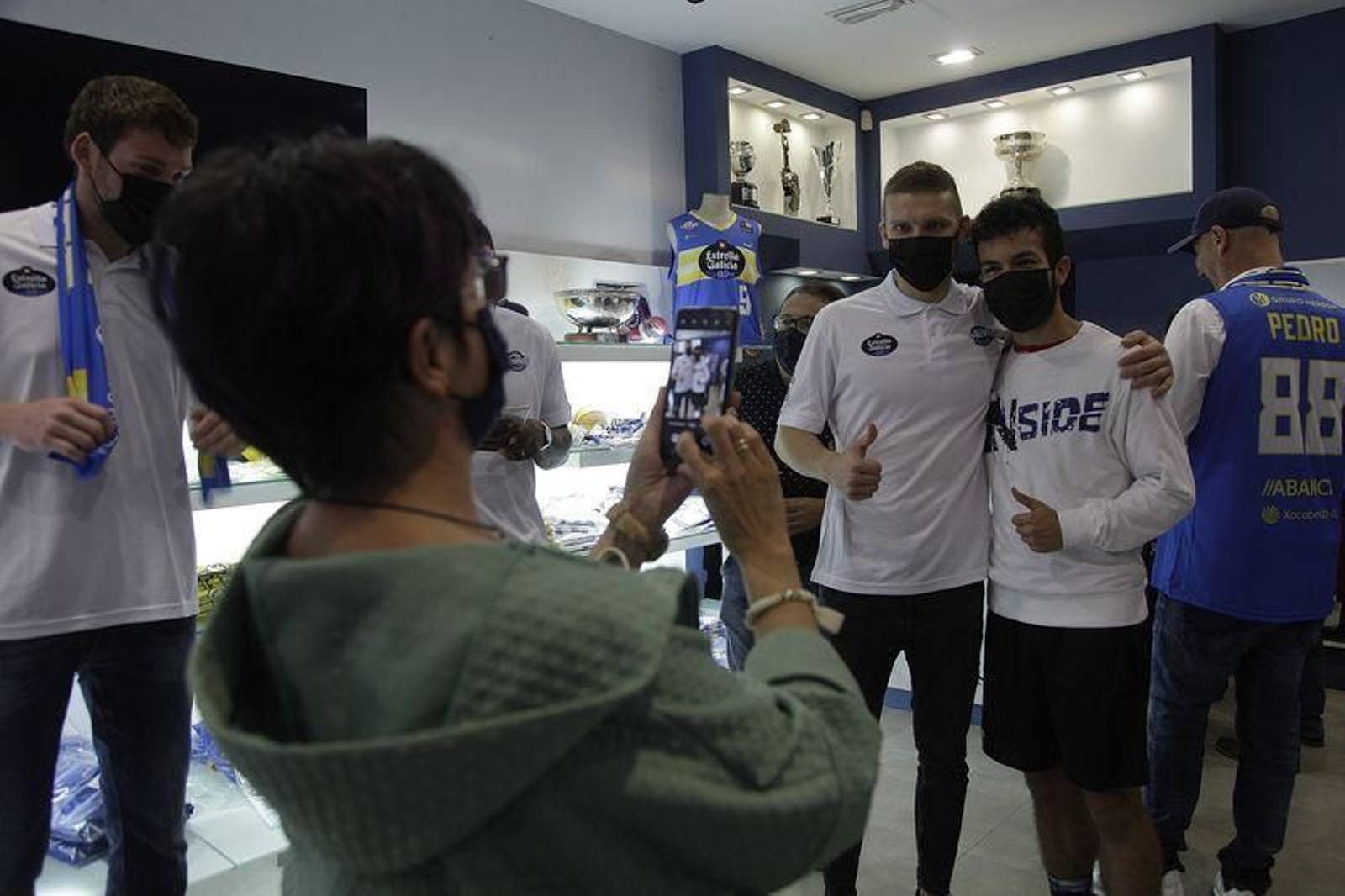 Presentación de la tienda del COB (MIGUEL ÁNGEL)