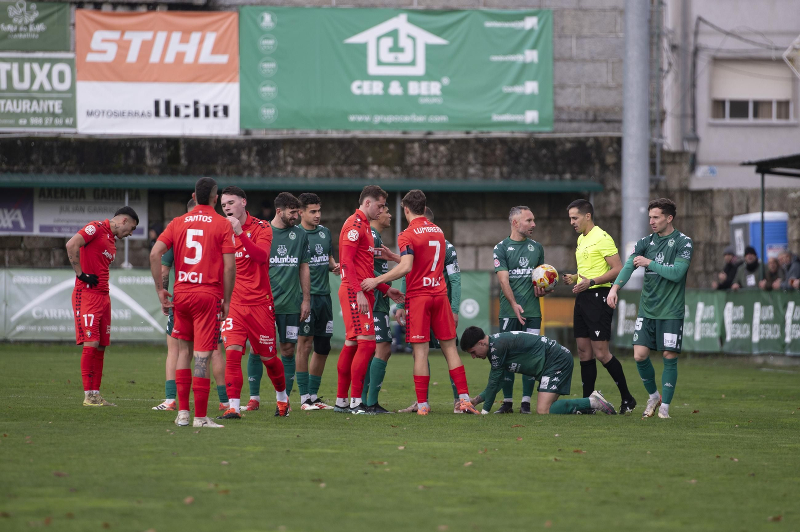 Galería | Espiñedo tiene su regalo adelantado de Navidad con la victoria del CD Arenteiro