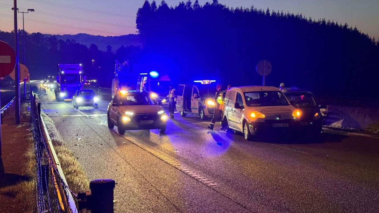 Dos de los vehículos que se vieron implicados en uno de los choques de este jueves en la A-55.